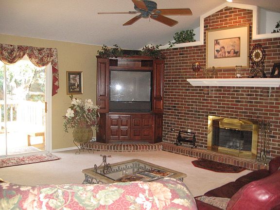Family room w/ fireplace