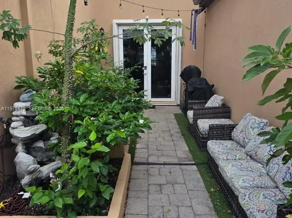 17135 SW 96th St, Miami, FL 33196