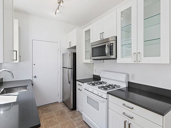 2nd image of 140 Linda St