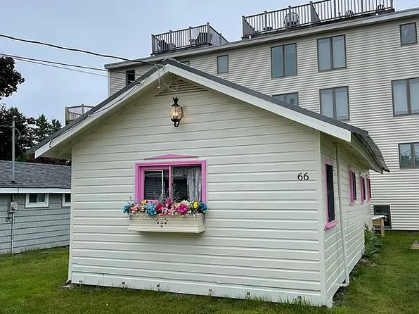 66 Acorn Rd, Hampton, NH 03842