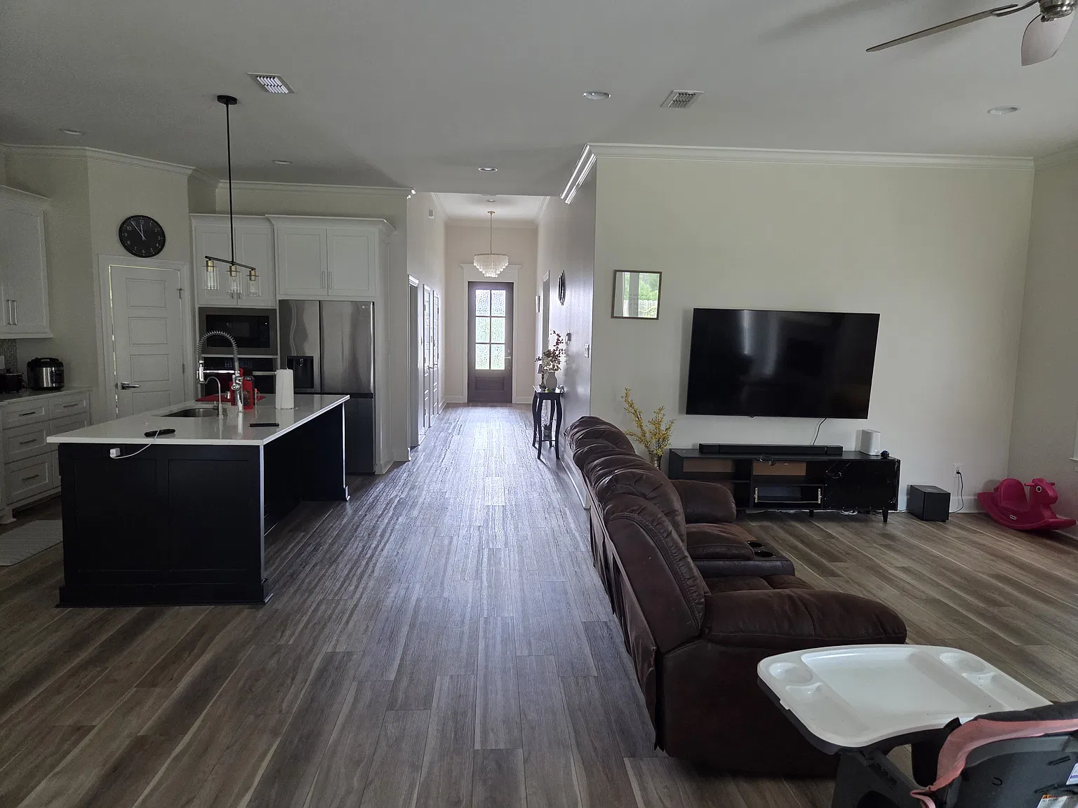 3 bed, 2050 sqft, $2,300 — Photo 4