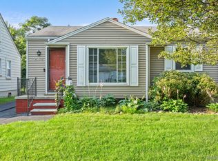 864 E Rowland Ave, Madison Heights, MI 48071