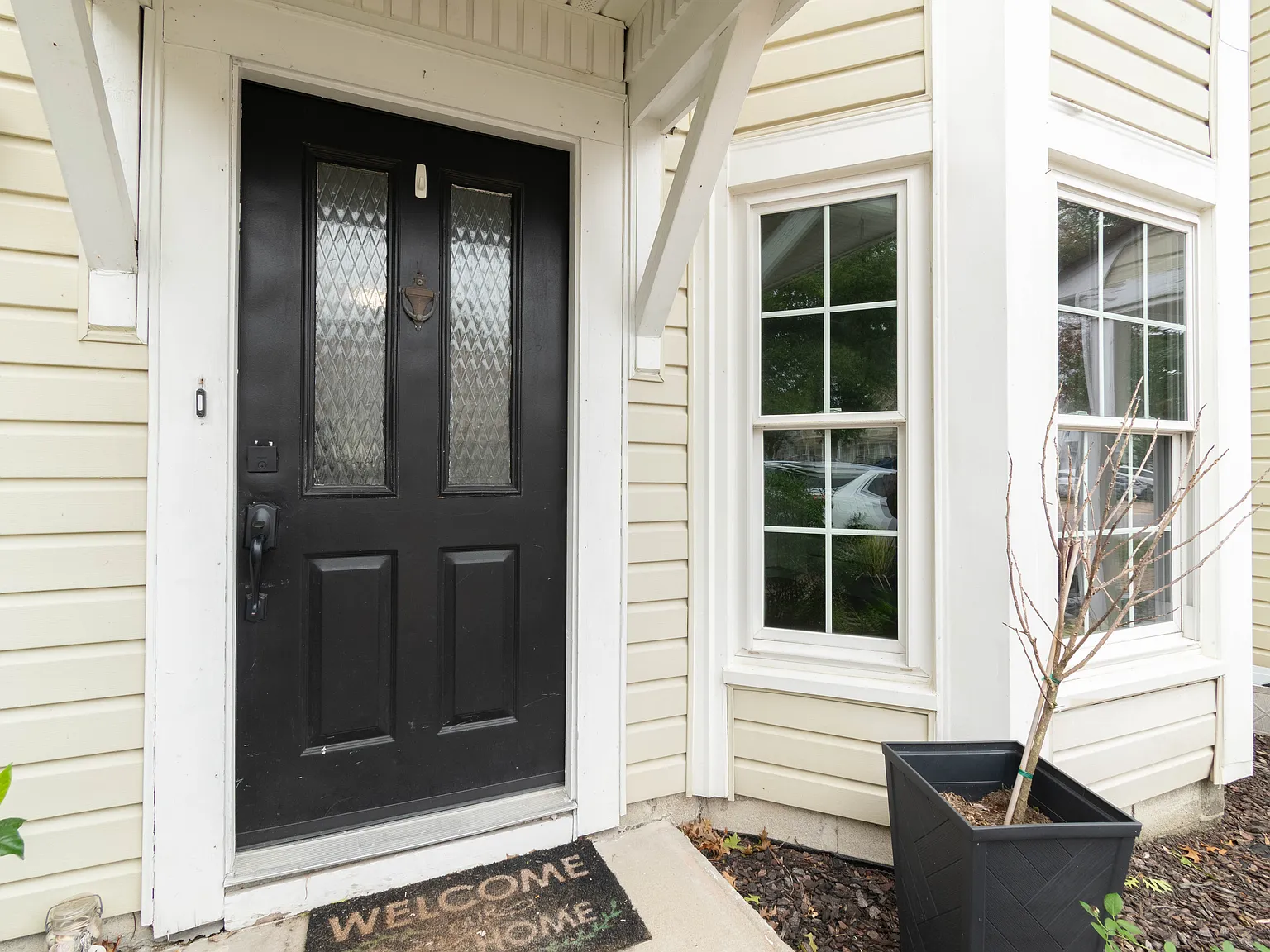 3 bed, 2.5 bath, 1424 sqft, $2,400 — Photo 2