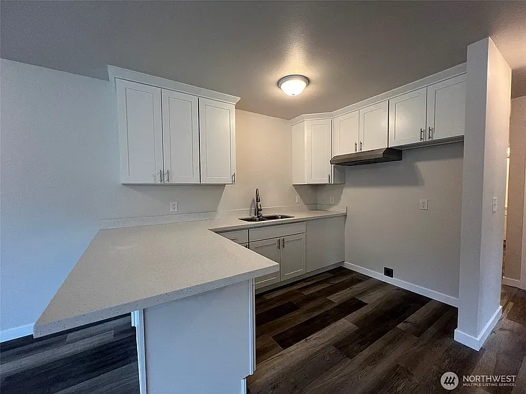 528 W Cushing St #528 — Photo 7