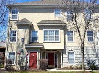 98 Osprey Ct, Secaucus, NJ 07094