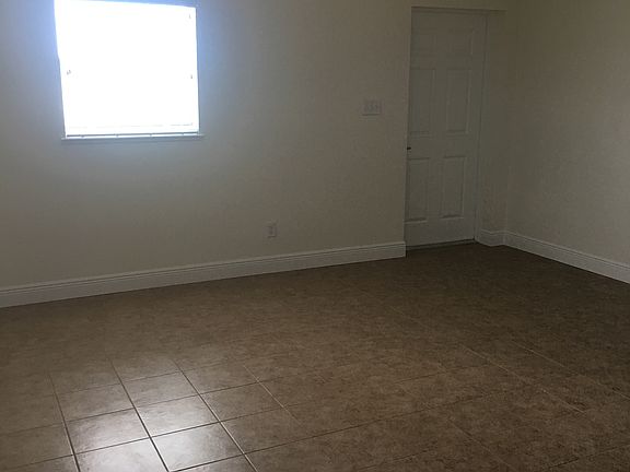 3rd image of 530 Old Farm Pl