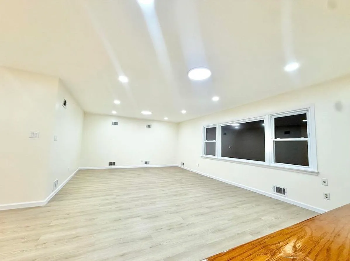 3 bed, 2.0 bath, $3,050 — Photo 2
