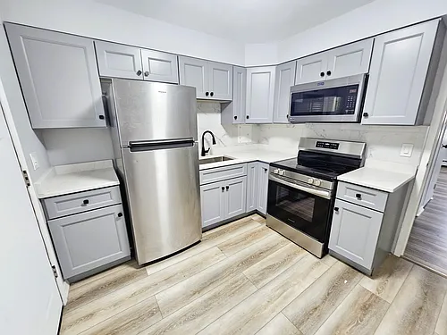 2115-2123 W Farragut Ave Apartments Photo 1