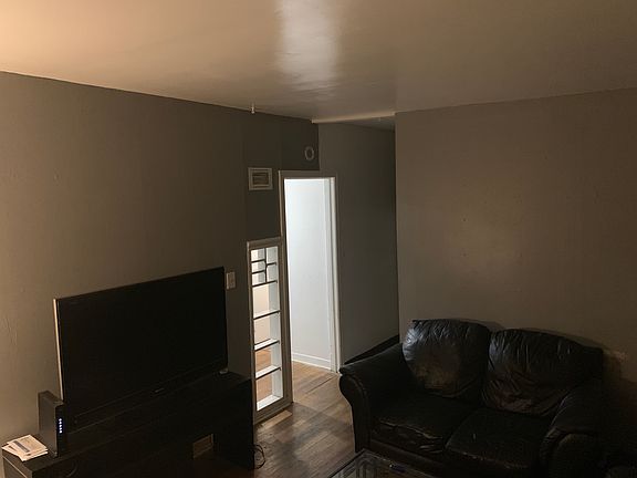 2nd image of 2046 Hillsborough St