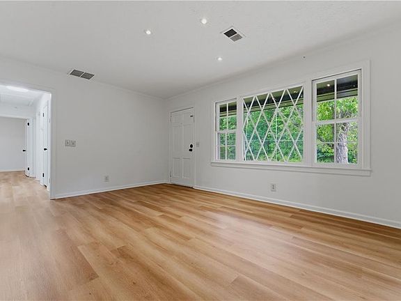 4th image of 393 Old Acworth Rd