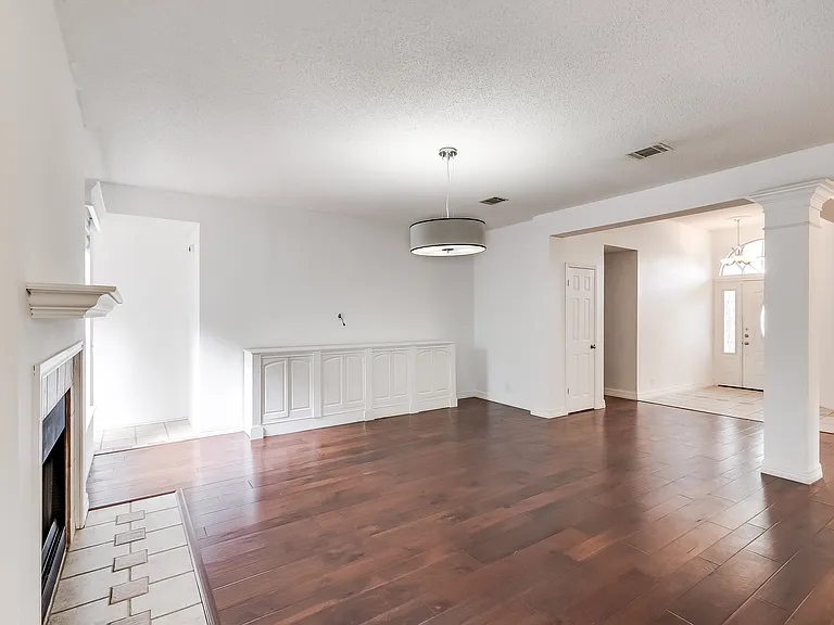 2106 Heather Dr — Photo 5