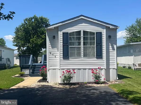 214 Holly Ct, Bear, DE 19701