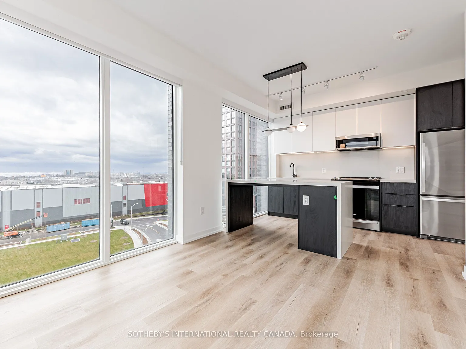 3 bed, $3,580 — Photo 4