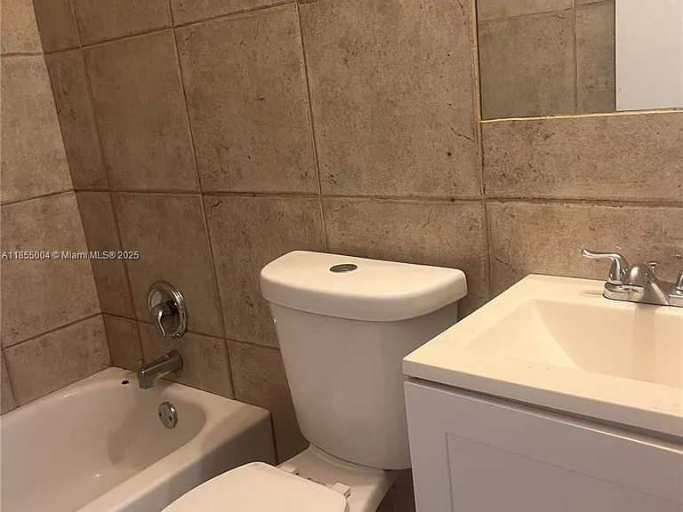 571 NE 136th St #571 — Photo 5