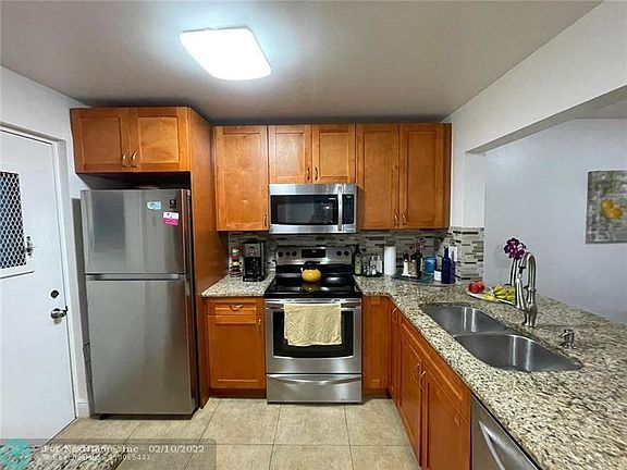 4th image of 2320 S Cypress Bend Dr APT 205