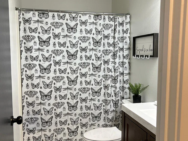 2nd level full bath