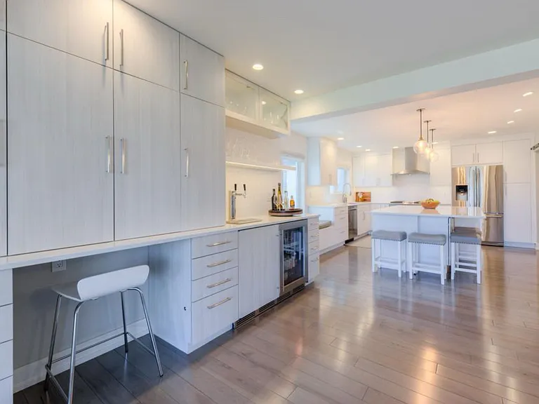 2439 Norwood Ave — Photo 7