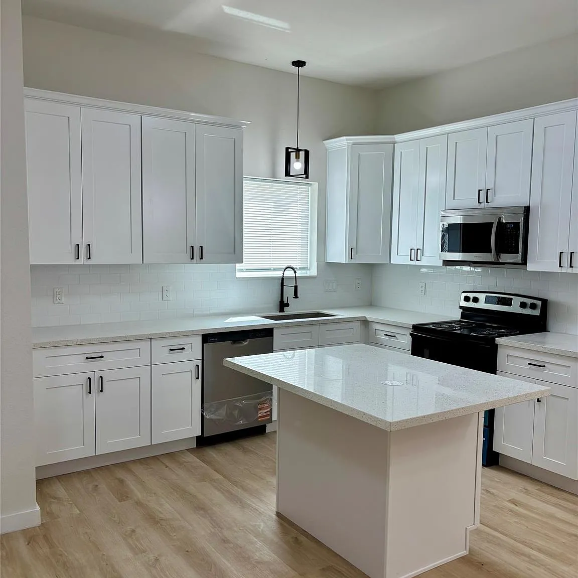 3 bed, 2.0 bath, $1,700 — Photo 2