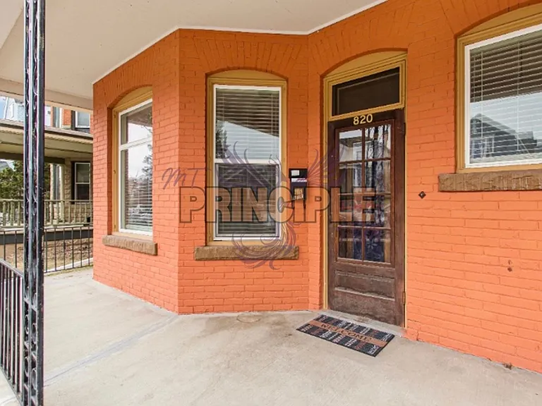820-822 W Silver St — Photo 18