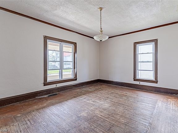 4th image of 244 Jones St