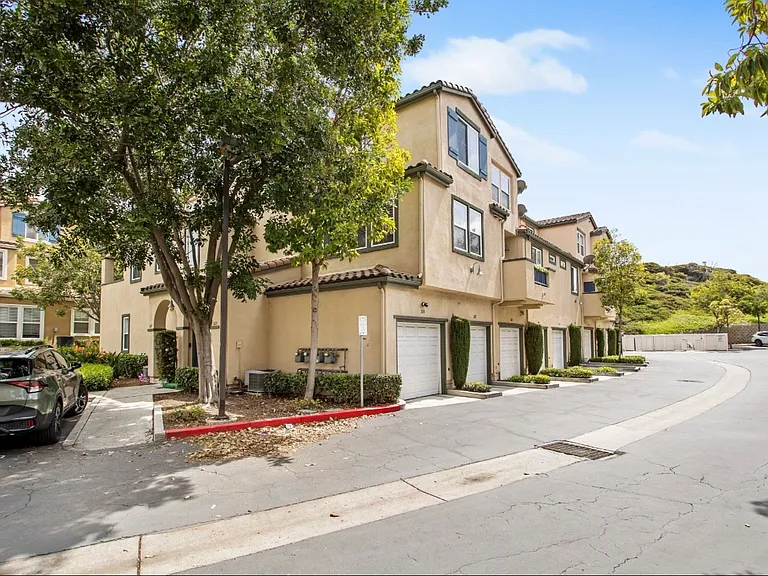 1633 Paseo Aurora — Photo 24