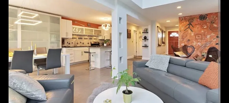 3 bed, 2.5 bath, 2085 sqft, $3,200 — Photo 2