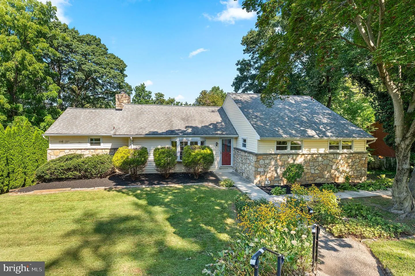 1140 Green Tree Ln photo 1
