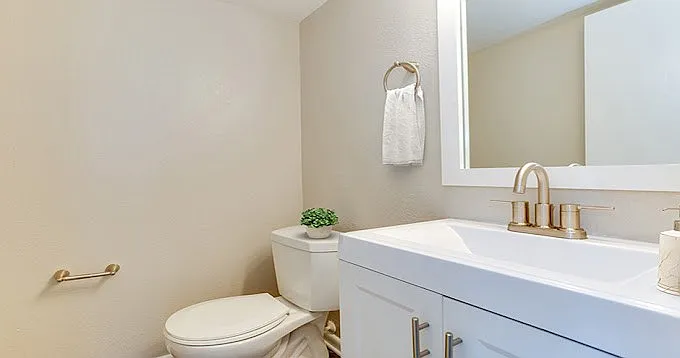River Breeze Apartments — Photo 14
