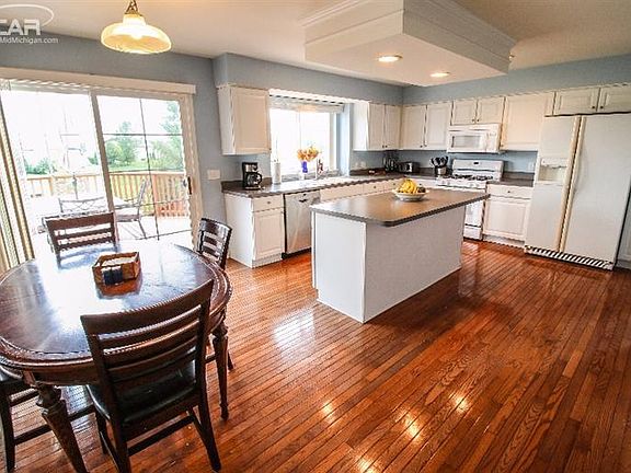 3rd image of 4536 Brighton Cir