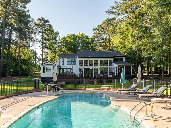 183 Lakecrest Dr NE, Milledgeville, GA 31061