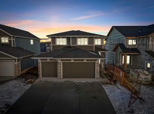 239 W Chelsea Park, Chestermere, AB T1X 2V3