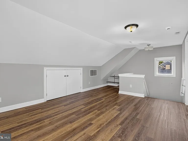 21 E Redman Ave — Photo 56