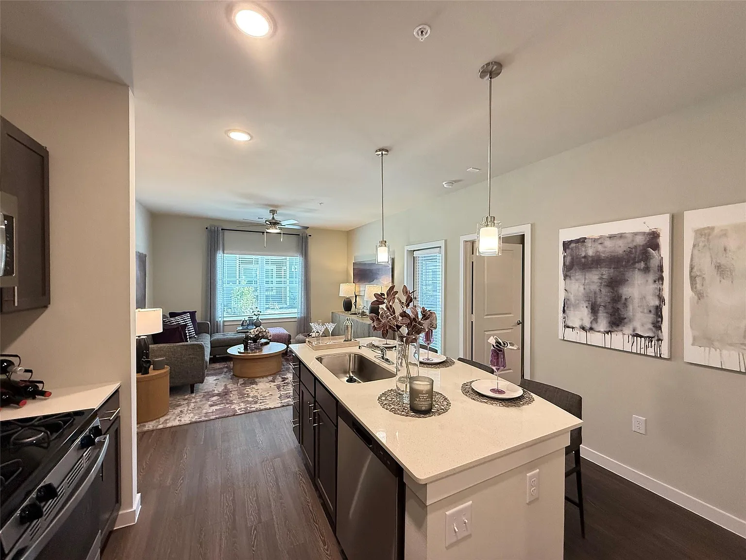 1 bed, 1.0 bath, 768 sqft, $1,505 — Photo 3