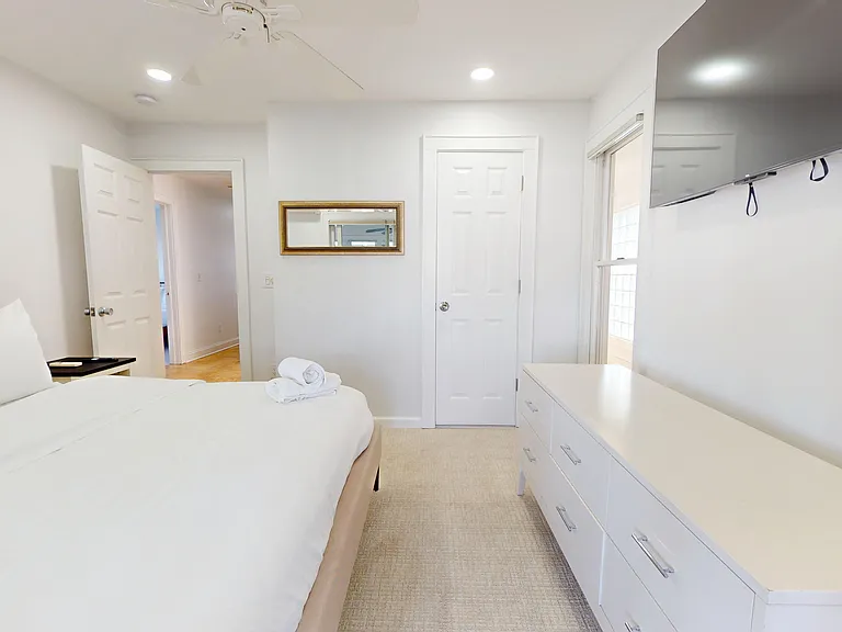 750 Dune Rd — Photo 43