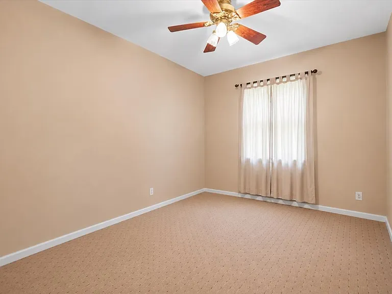 13 N Peach St — Photo 9