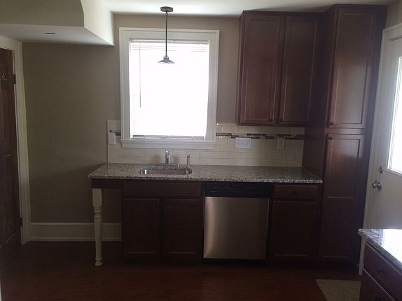 3rd image of 3260 Daytona Ave