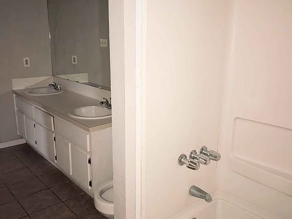 5th image of 104 E Truman Ave #M