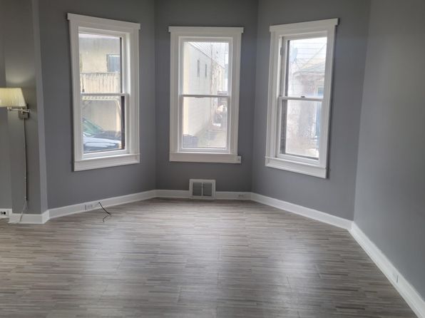 11 8th Ave #1