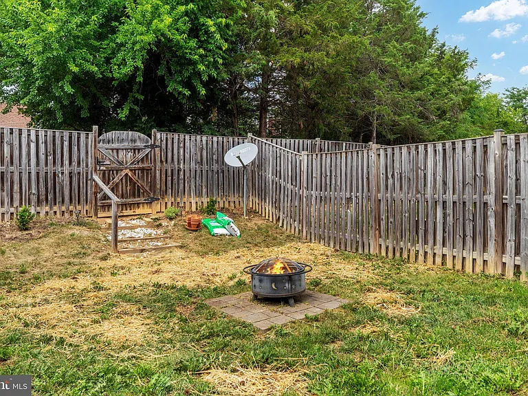 313 Frontier Fort Ln — Photo 22