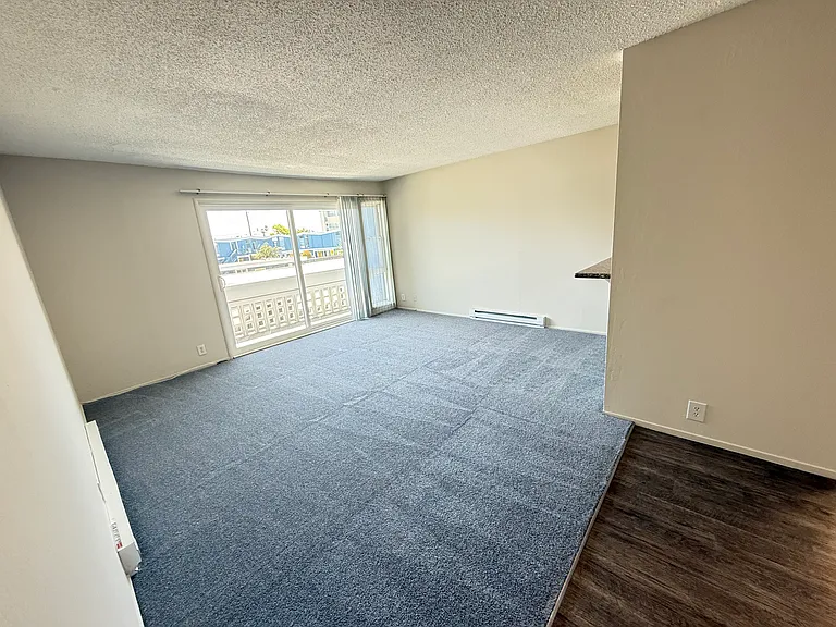 Otis Terrace Apartments — Photo 24