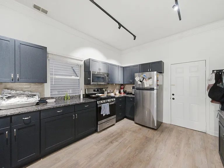 2728 N Wilton Ave — Photo 1