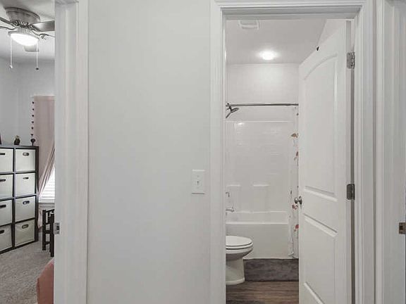 4th image of 130 N Shoreview Dr