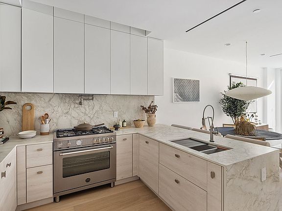 4th image of 78 Meserole Ave #1