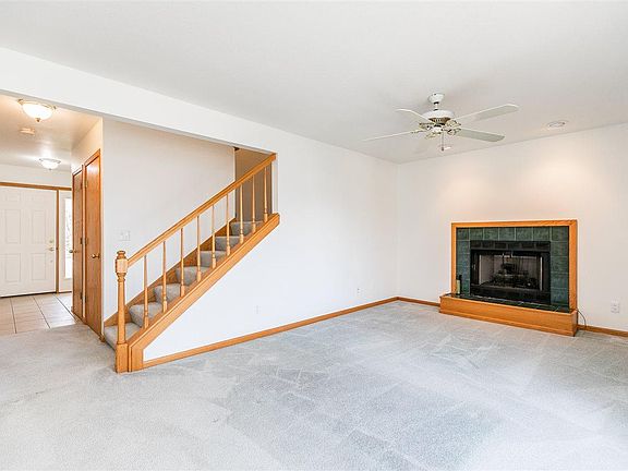 4th image of 2018 Cambridge Dr