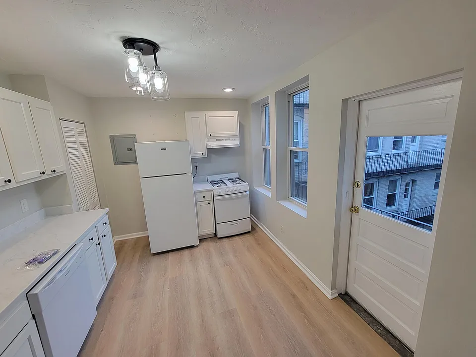 224 Hanover St #11A