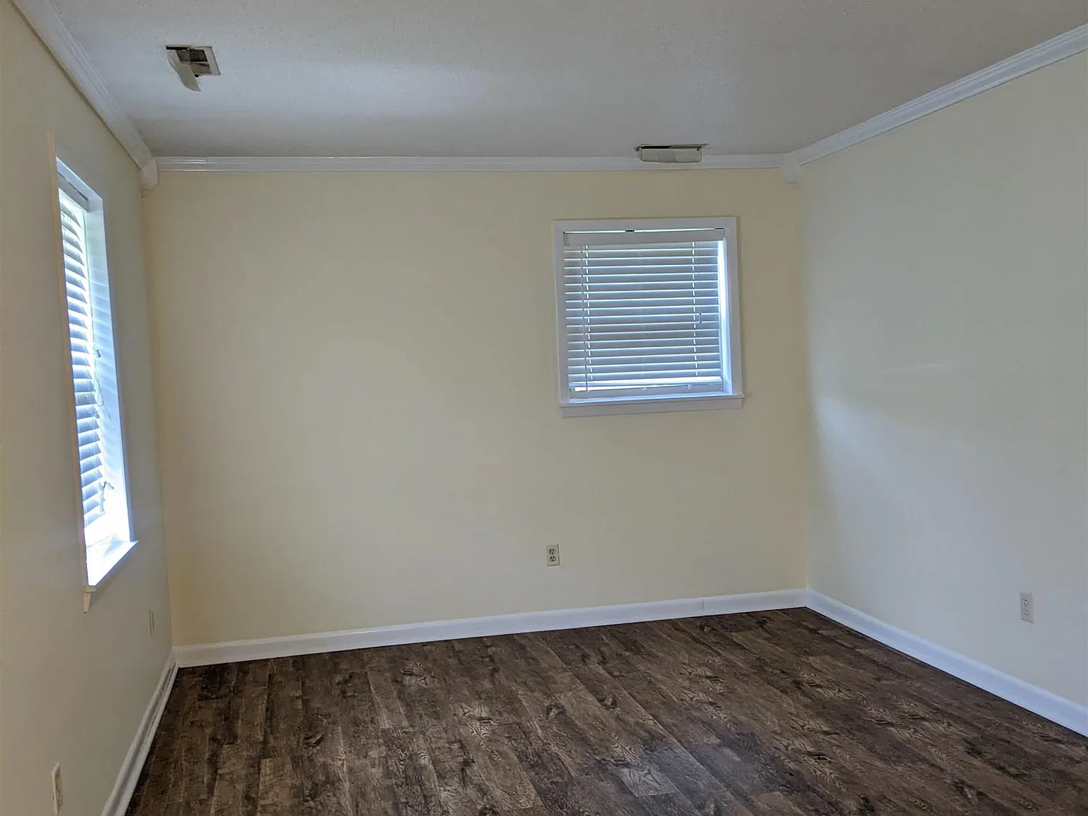 3 bed, 1.0 bath, 925 sqft, $1,195 — Photo 2