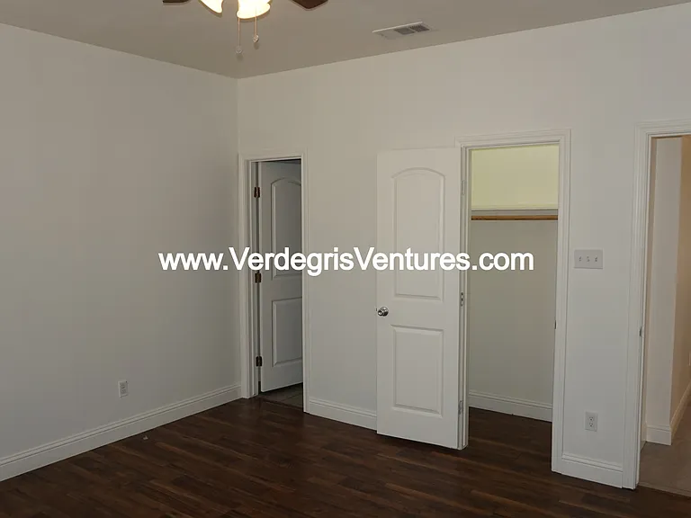 236 S Scott St #76028 — Photo 12