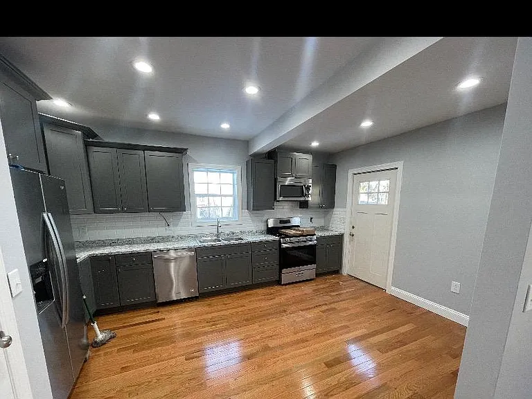 607 Electric St — Photo 2