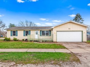 28 Clover Dr, Crystal Lake, IL 60014