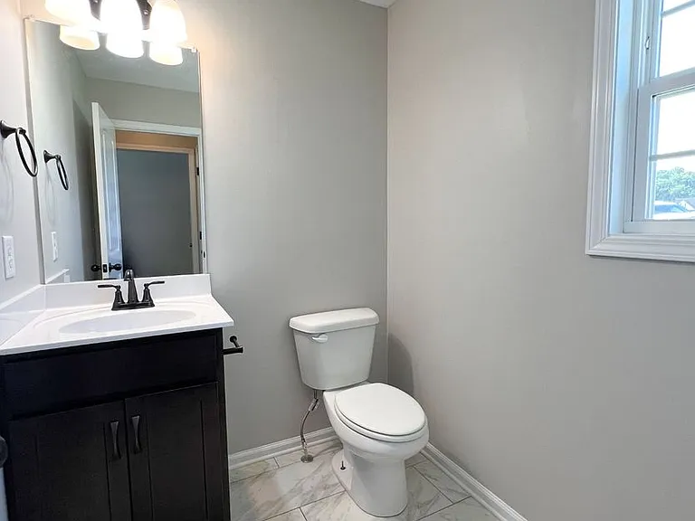358 Chalet Cir — Photo 4